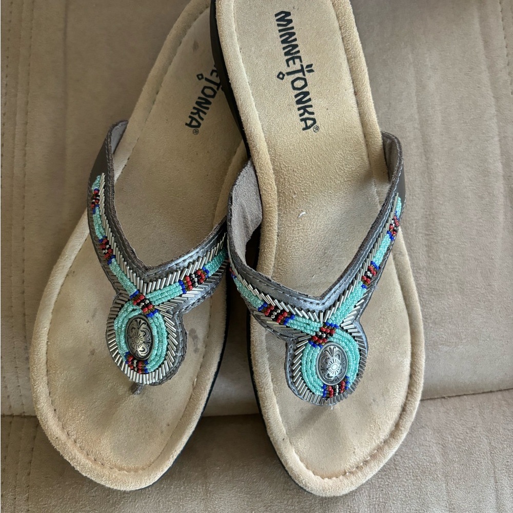 Minnetonka leather bead detailed toe sandals